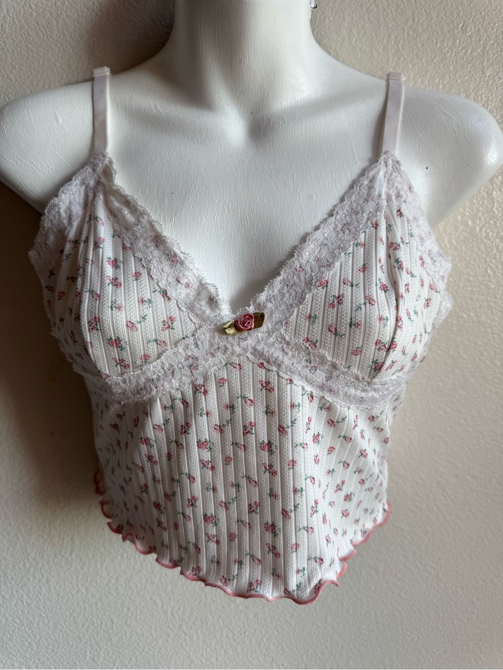 White & Pink Floral Lace-Trim Cami Top
-check my other tanks for bundles🌸
